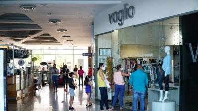 Ayer, cientos de personas circulaban en Altara, City Mall y Mega Mall. Fotos: Amílcar izaguirre