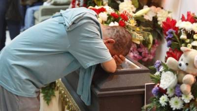Los cuerpos de los hermanitos Jeancarlo y Cristopher Jireth Deras García fueron velados en una funeraria de la ciudad.