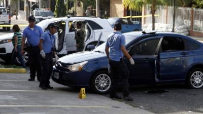 Las autoridades policiales comenzaron las investigaciones para capturar a los responsables de la muerte de cinco personas en San Pedro Sula.