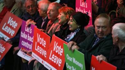Partidarios del Brexit hacen campaña en la ciudad inglesa de Manchester.