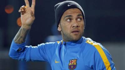 El defensa brasileño del FC Barcelona, Dani Alves, durante un entrenamiento de esta semana. Foto EFE