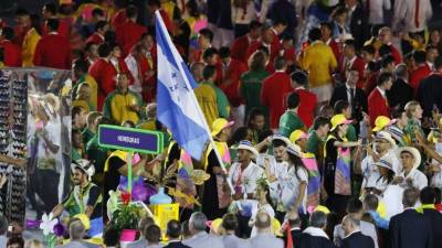 La delegación de Honduras desfilando por la pista del estadio Maracaná en la inauguración de los Juegos Olímpicos de Río de Janeiro 2016. Foto Juan Salgado/Enviado Especial