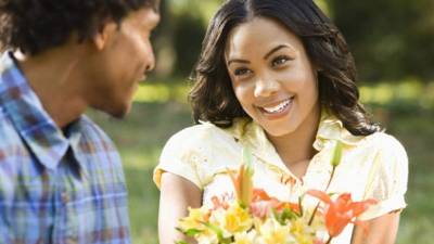 Las mujeres no expresan con palabras muchas veces lo que sienten, pero si lo hacen a través de los gestos.