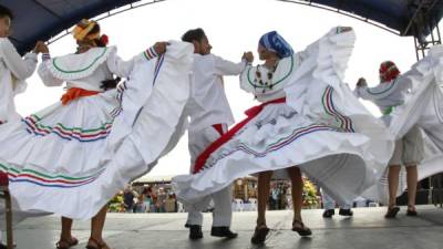 El folclore hondureño también está presente en el 'Bazar del Sábado'.