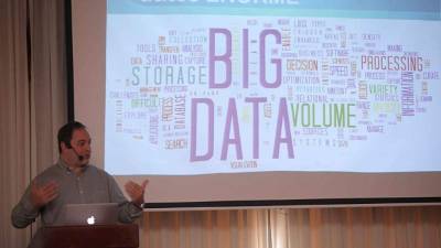 Geraldo Maroniene, ejecutivo Navegg, al presentar la plataforma a los anunciantes de Opsa. Foto: Wendell Escoto