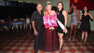 La Miss PNFAS 2015, Jackeline Silva, es una joven de 23 años acusada de extorsión, no ha sido condenada. Lleva recluida un poco más de un año y su proceso judicial está pendiente. Tiene un hijo y ha perdido dos a su corta edad.