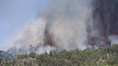 El volcán Cumbre Vieja, uno de los más activos en España, entró en erupción esta mañana./EFE.