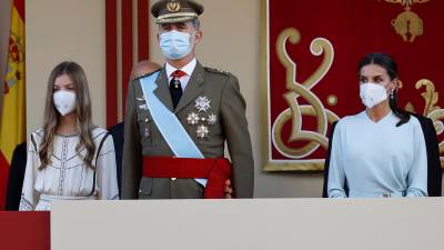 El rey Felipe presidió el desfile militar junto a la reina Letizia y la infanta Sofía.