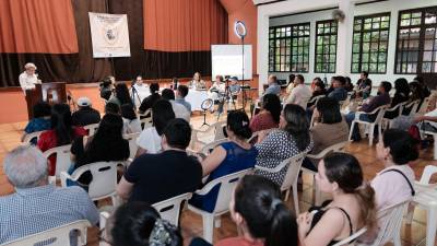 La audiencia tuvo la oportunidad de escuchar diferentes poemas, con el estilo característico de cada autor. Al final de cada bloque, también pudieron realizar sus consultas a los autores, las cuales fueron respondidas al momento.