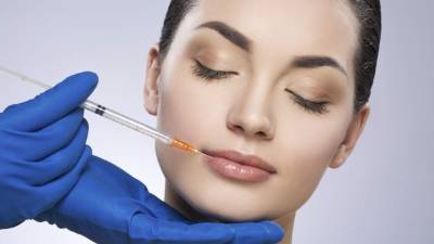 La tendencia mundial es el uso de procedimientos no invasivos o mínimamente invasivos, como la aplicación de inyectables, los rellenos, las suturas de suspensión, los láser...