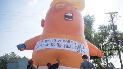 Los manifestantes instalaron el 'Baby Trump', un globo con la figura del gobernante como un bebé. AFP
