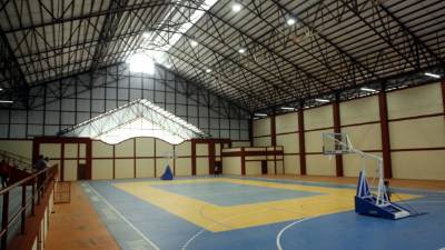 La cancha principal del complejo luce impecable a pocas horas de la apertura.