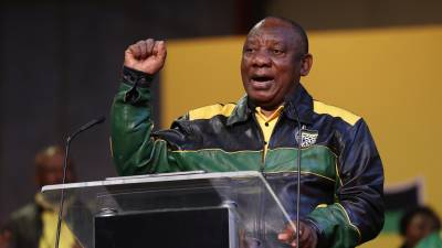<b>Cyril Ramaphosa podría ser destituido de la presidencia de Sudáfrica.</b>