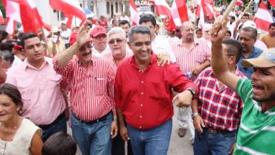 Villeda recorrió la calle principal de Las Vegas, Santa Bárbara.