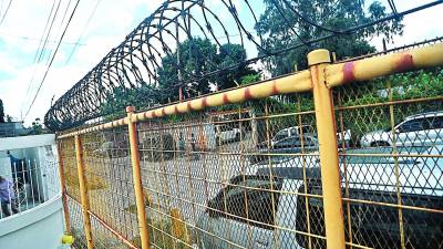 Vecinos de varias colonias de la ciudad han optado por cercarlas ante la inseguridad.