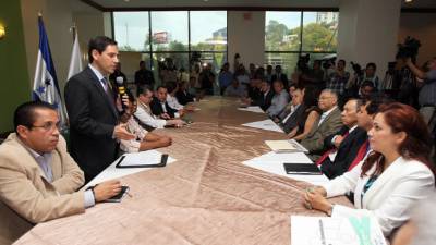 El acuerdo contempla que los medios de comunicación sólo podrán divulgar tendencias de los resultados electorales hasta dos horas después del cierre de las urnas, estipulado en la ley electoral a las 4:00 PM, aunque se podría extender hasta las 5:00 PM.