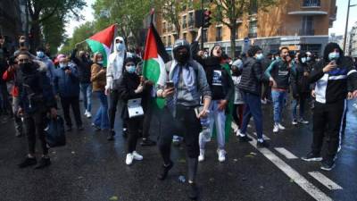 Disturbios en las protestas mantienen a la capital francesa en resguardo policial.