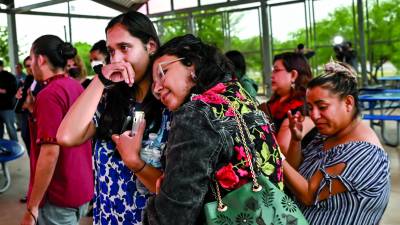 Tras la tragedia, México,Estados Unidos, Guatemala y Honduras prometieron apoyar a sobrevivientes y familias de las víctimas, además de investigar para llevar a los responsables ante la justicia. Fotos AFP/EFE