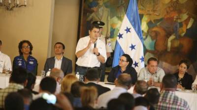 El presidente de Honduras, Juan Orlando Hernández, llamó a los alcaldes a asumir su papel.
