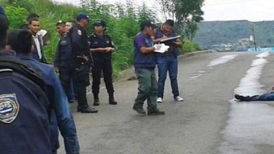 Las autoridades de Medicina Forense reconocieron el cadáver, el cual presentaba señales de violencia.