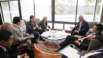 Los presidentes del Triánculo Norte sostienen el primer encuentro multilateral con el vicepresidente de Estados Unidos, Joseph Biden.
