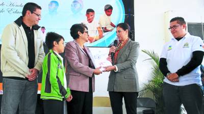 Ayer en un acto especial fue clausurado el año académico 2013.