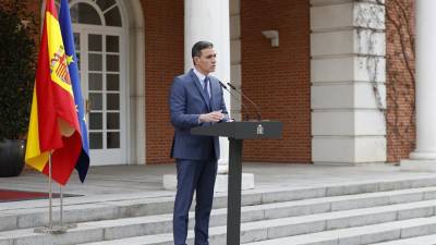 El presidente del Gobierno, Pedro Sánchez, realiza una declaración institucional en el Palacio de La Moncloa.