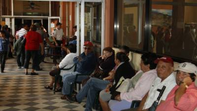 Los contribuyentes llegaron desde tempranas horas.