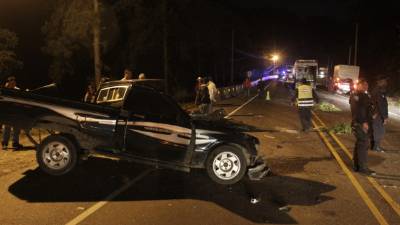 En este carro viajaba la pareja que fue embestida por el camión.