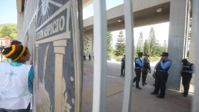 A los universitarios que mantenían tomadas las instalaciones los desalojaron el viernes pasado.