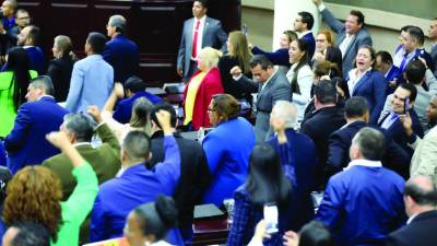 Nacionalistas expusieron que las opciones de Libre están estancadas, por lo que deben sumarse a su propuesta. Fotos La Prensa.