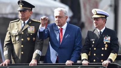 AMLO ofrece su respaldo a Castillo y asegura que México brindará asilo si el expresidente peruano lo pide.