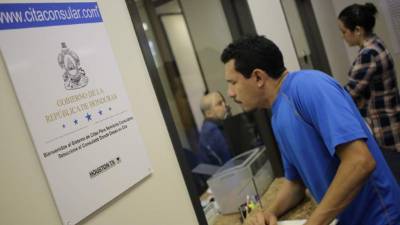 La primera dama Ana de Hernández presidió los actos de inauguración del consulado en Houston.