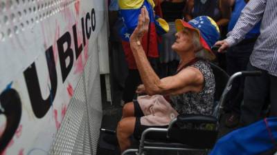 La Policía evitó que los ancianos se acercaran al centro de la Caracas.