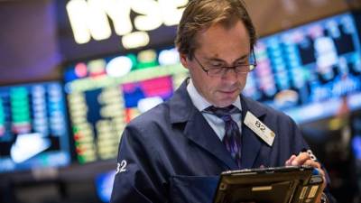 Los mercados se mantienen atentos a los informes de desempeño económico.