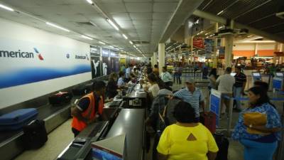 El aeropuerto Villeda Morales es uno de los más activos del país. Anualmente recibe más de un millón de pasajeros. Foto: Melvin Cubas