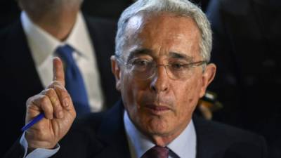 La Corte Suprema de Justicia ordenó el martes la detención domiciliaria del expresidente Uribe.