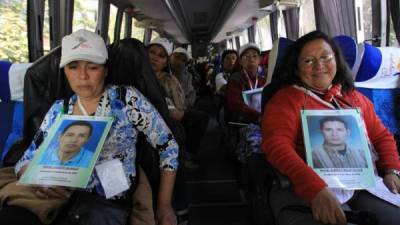 Integrantes de la caravana de madres centroamericanas que busca a sus hijos desaparecidos llegan hoy, viernes 28 de noviembre del 2014, a Ciudad de México (México).