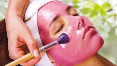 Las mascarillas les proporcionarán los aceites naturales que necesita su rostro.