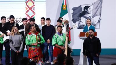 Sheinbaum presentó el nuevo ‘Himno Migrante’ con el que conmemoró el Día Internacional del Migrante, al tiempo que anunció que reforzará el apoyo a connacionales mexicanos en consulados en Estados Unidos