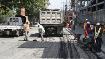 Los trabajos de bacheo en el centro siguen, específicamente en la segunda calle.