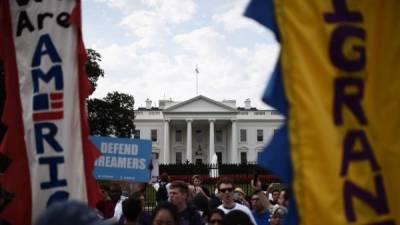 Cientos de dreamers y activistas proinmigrantes se manifestaron frente a la Casa Blanca contra la decisión del magnate sobre el DACA. AFP.