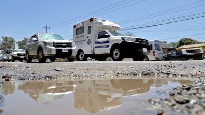 Destruida. La carretera a occidente presenta graves daños desde San Pedro Sula hasta Santa Bárbara y Copán. FOTO: MELVIN CUBAS