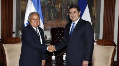 El presidente de Honduras, Juan Orlando Hernández, y el mandatario de salvadoreño Salvador Sánchez Cerén.