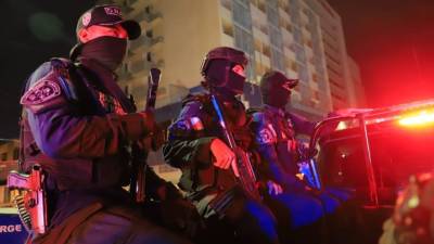 Agentes de la Policía en San Pedro Sula durante la operación Candado.