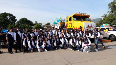 felices. Los graduandos de la Academia Americana posaron llenos de orgullo e ilusiones y con la mirada puesta en los retos que se vienen.