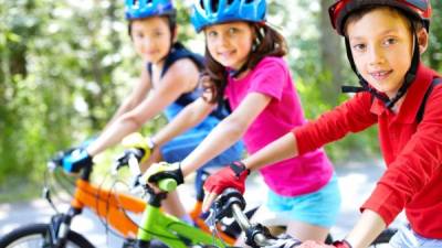 El ciclismo es un deporte recomendado para los niños que tienen mucha energía.