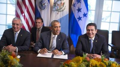 Los presidentes Otto Pérez Molina de Guatemala, Barcak Obama de Estados Unidos y Juan Orlando Hernández de Honduras en la reunión del viernes.