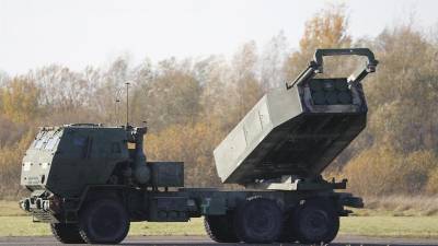 Imagen de archivo de un sistema de cohetes de artillería de alta movilidad de EE. UU. (HIMARS) durante un ejercicio de aterrizaje en el aeródromo de Spilva en Riga, Letonia,EFE/EPA/TOMS KALNINS