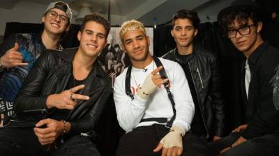 Los integrantes del el grupo CNCO, (i-d) Christopher Vélez, Zabdiel de Jesús, Richard Camacho, Erick Brian Colón y Joel Pimentel. EFE/Archivo